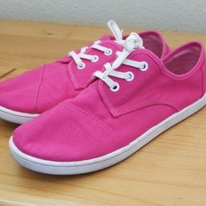 Lace up, youth Tom's